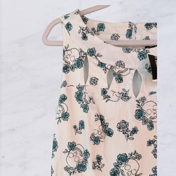 NWT HOT TOPIC - White Swing Dress With Turquoise / Black Skulls - Picture 3 of 4